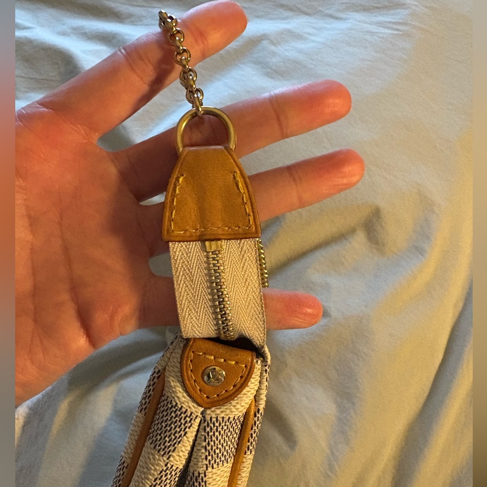 Louis Vuitton Damier Eva Clutch - Picture 6 of 6